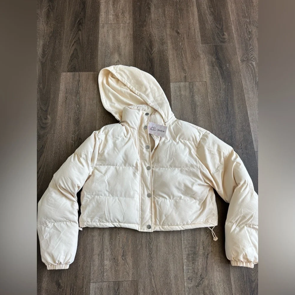 SHEIN puffer coat with detachable hood.  Cream in color.  Women’s size medium.